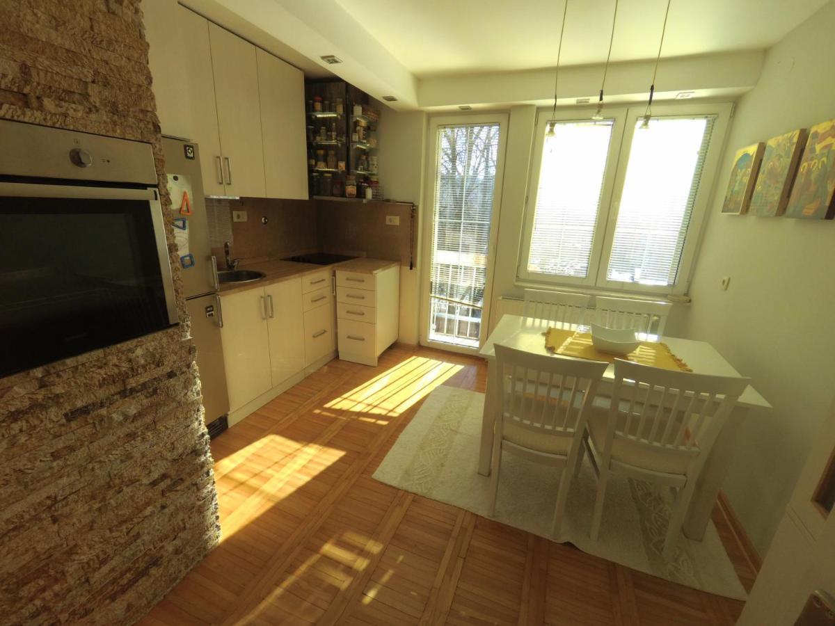 Appartement Apartman Jazzar à Aranđelovac Extérieur photo